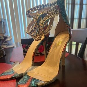 Women shoes size 10.